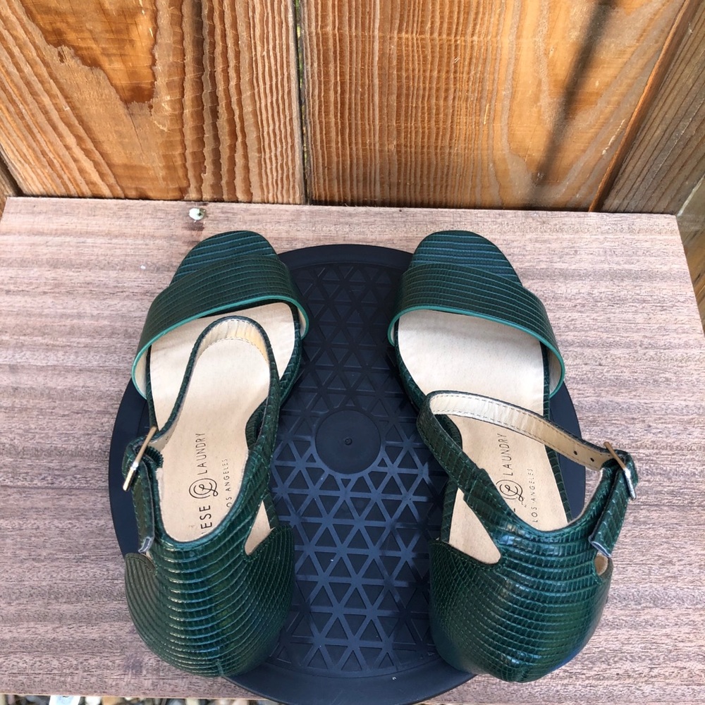 NEW Chinese Laundry Croc Embossed Block Heel Pumps - Picture 4 of 7